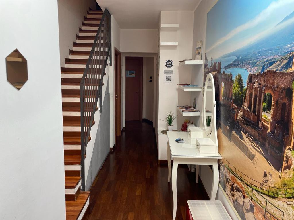 Locami Holiday&Rooms Suite Jolanda Catania Bagian luar foto