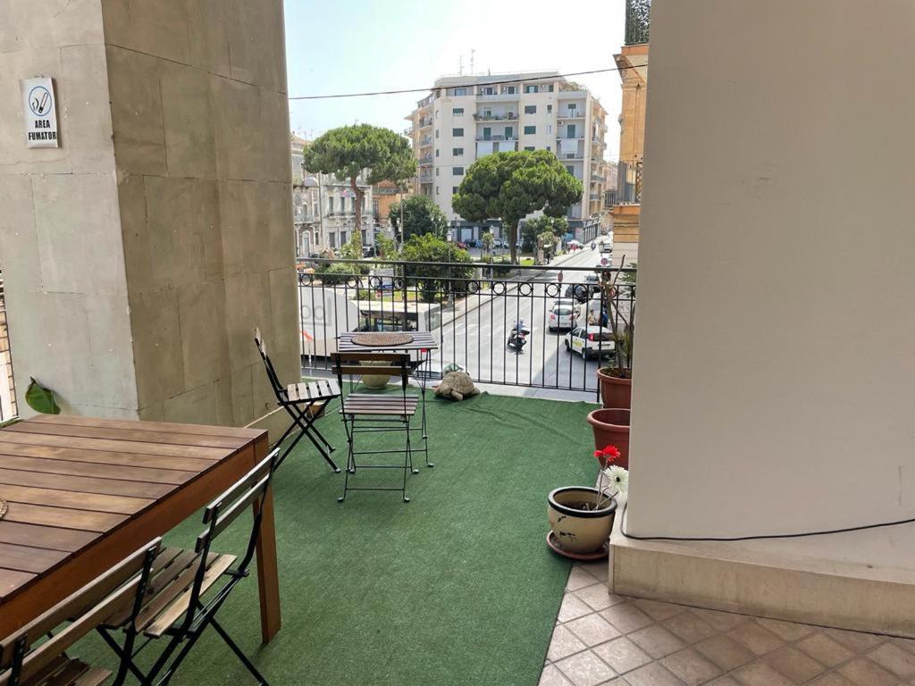 Locami Holiday&Rooms Suite Jolanda Catania Bagian luar foto