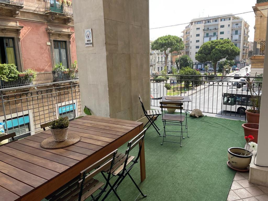 Locami Holiday&Rooms Suite Jolanda Catania Bagian luar foto