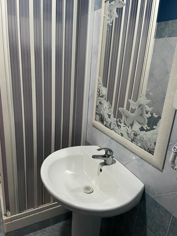 Locami Holiday&Rooms Suite Jolanda Catania Bagian luar foto